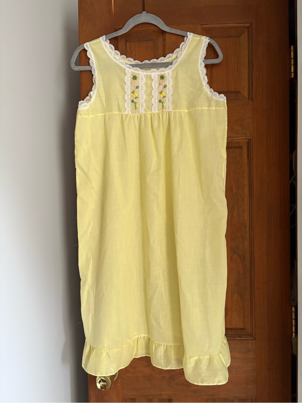 Vintage Mid Century Modern Medium ? Lingerie Nightgown Yellow Floral Applique
